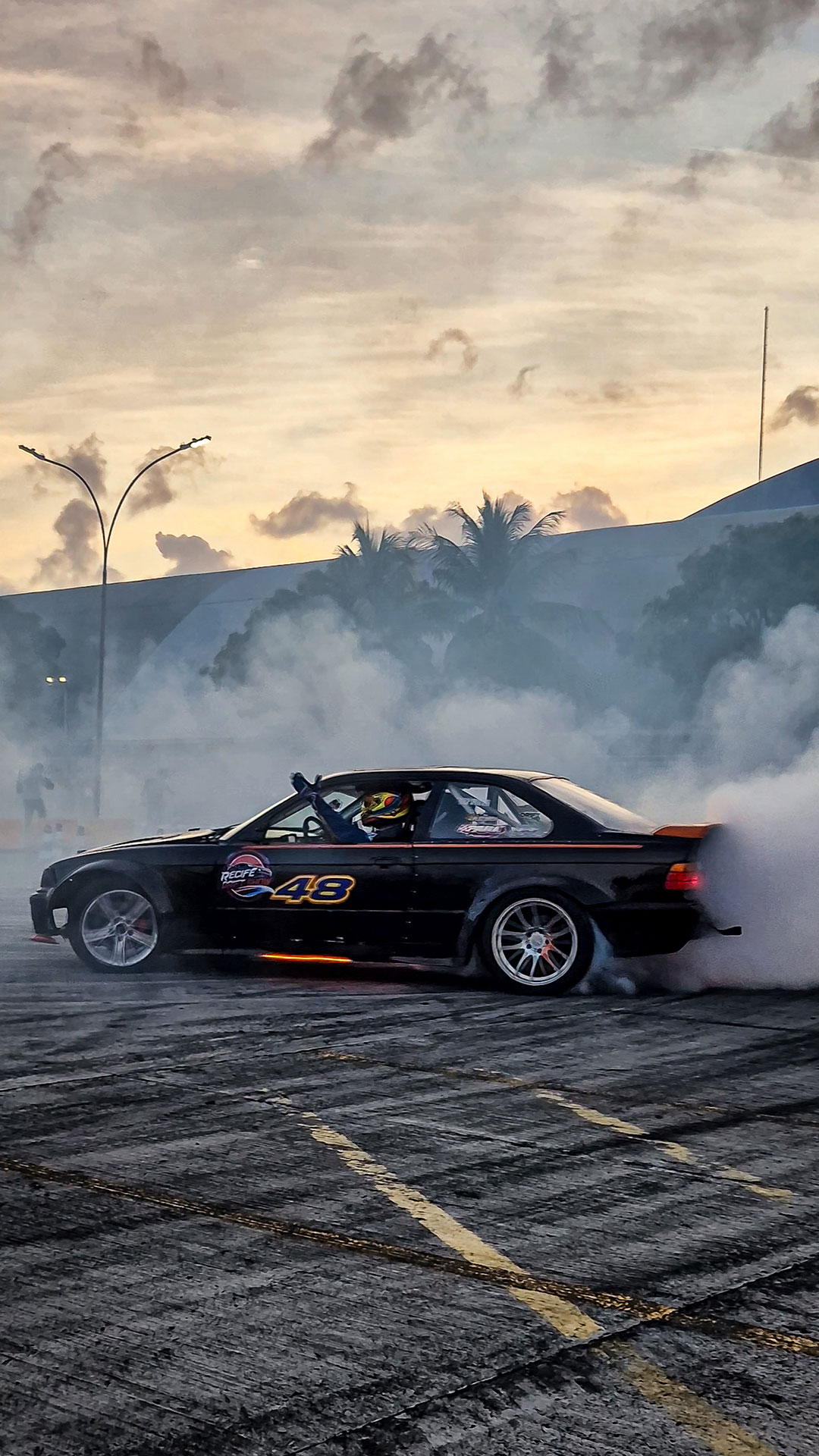 Público acompanhando as manobras de drift